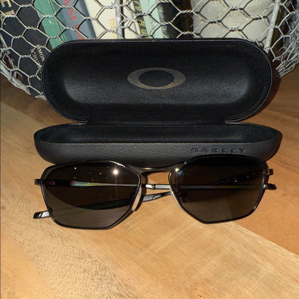 Oakley savitar Sunglass Prizm lens.